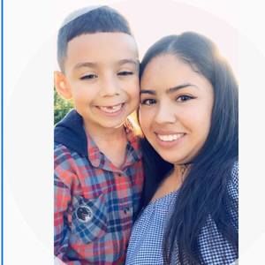 Meet your Posher, Mayeli